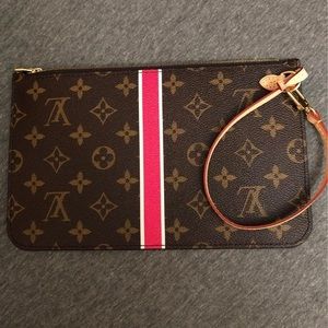 Authentic Louis Vuitton Neverfull Pouch Wristlet